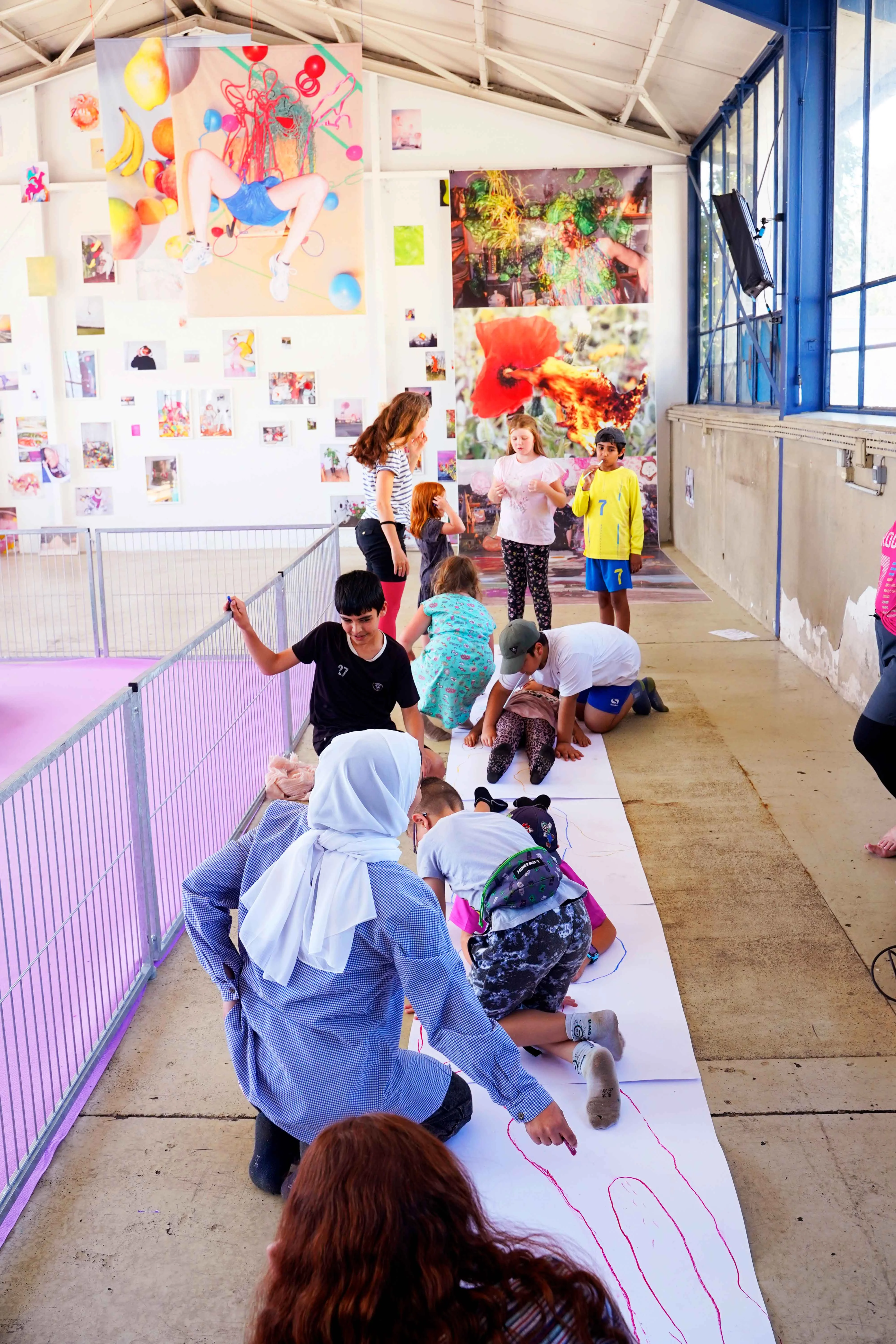 Körperzeichnungen mit Mirjam Wingender im KFZ, 2025