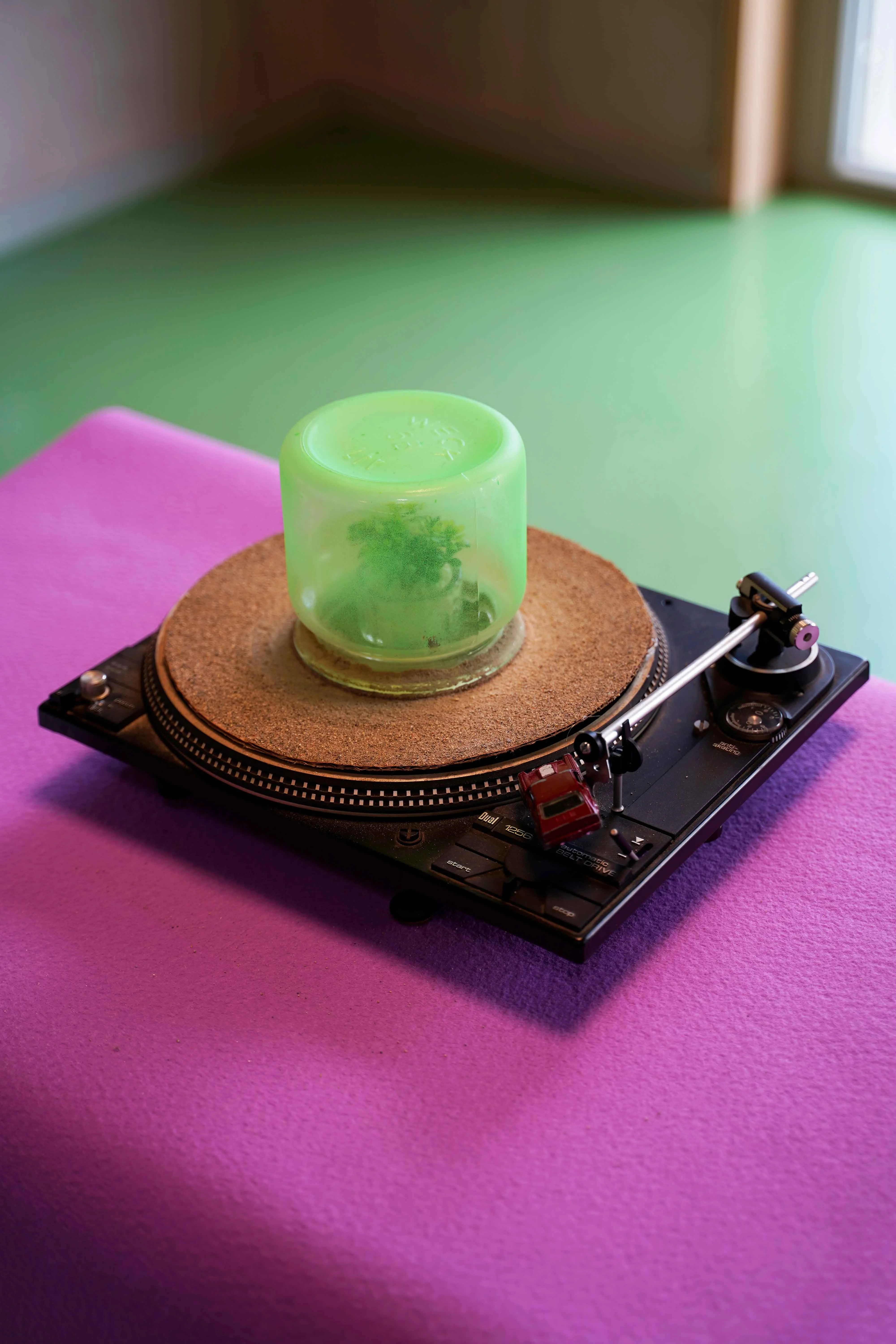 Kinetisches Kunstwerk, ausgestellt in der Gerhard-Thielcke-Realschule, 2025