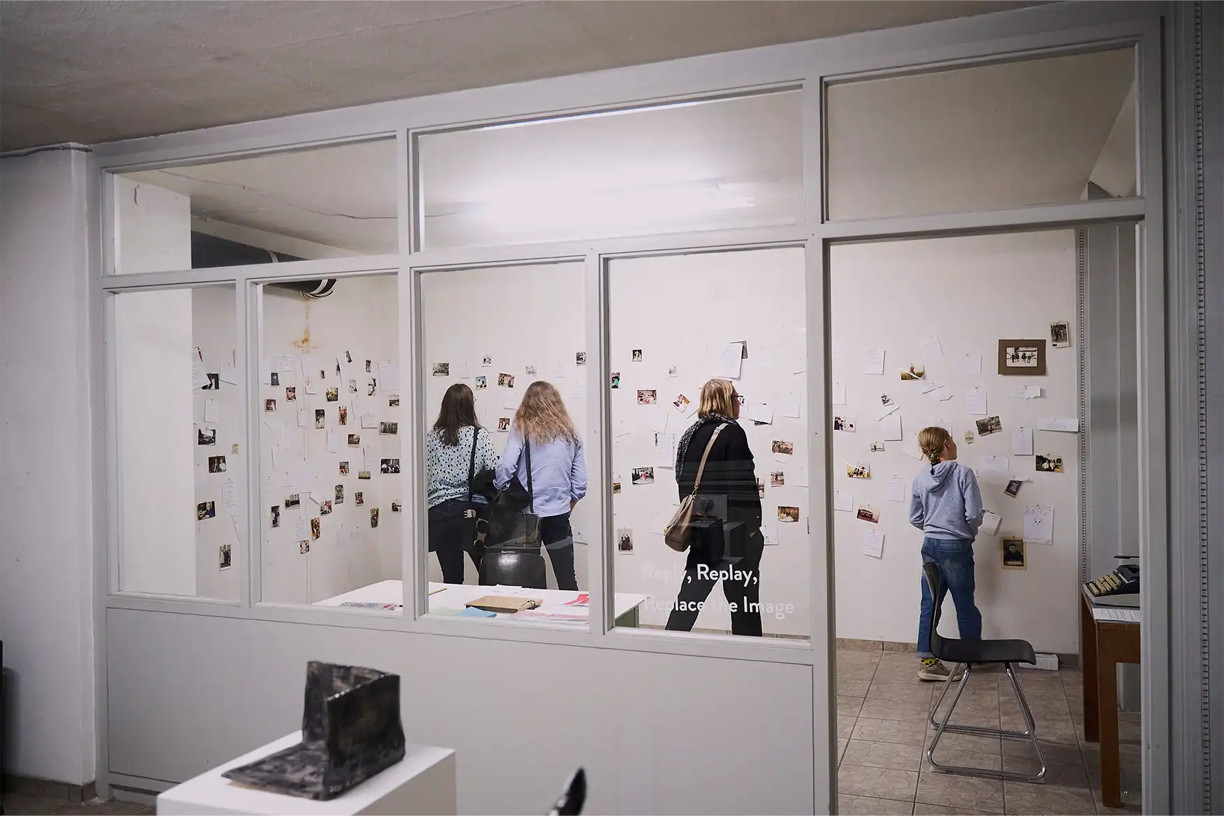Besucher:innen in der Ausstellung K wie Kunst Sept, 2023