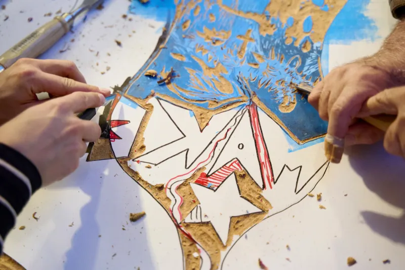Die Straßenwalze im workshop Eine Botschaft - Ein kollektives Bild, Sept. 2024, gefördert von dem Bundesprogramm Demokratie leben!